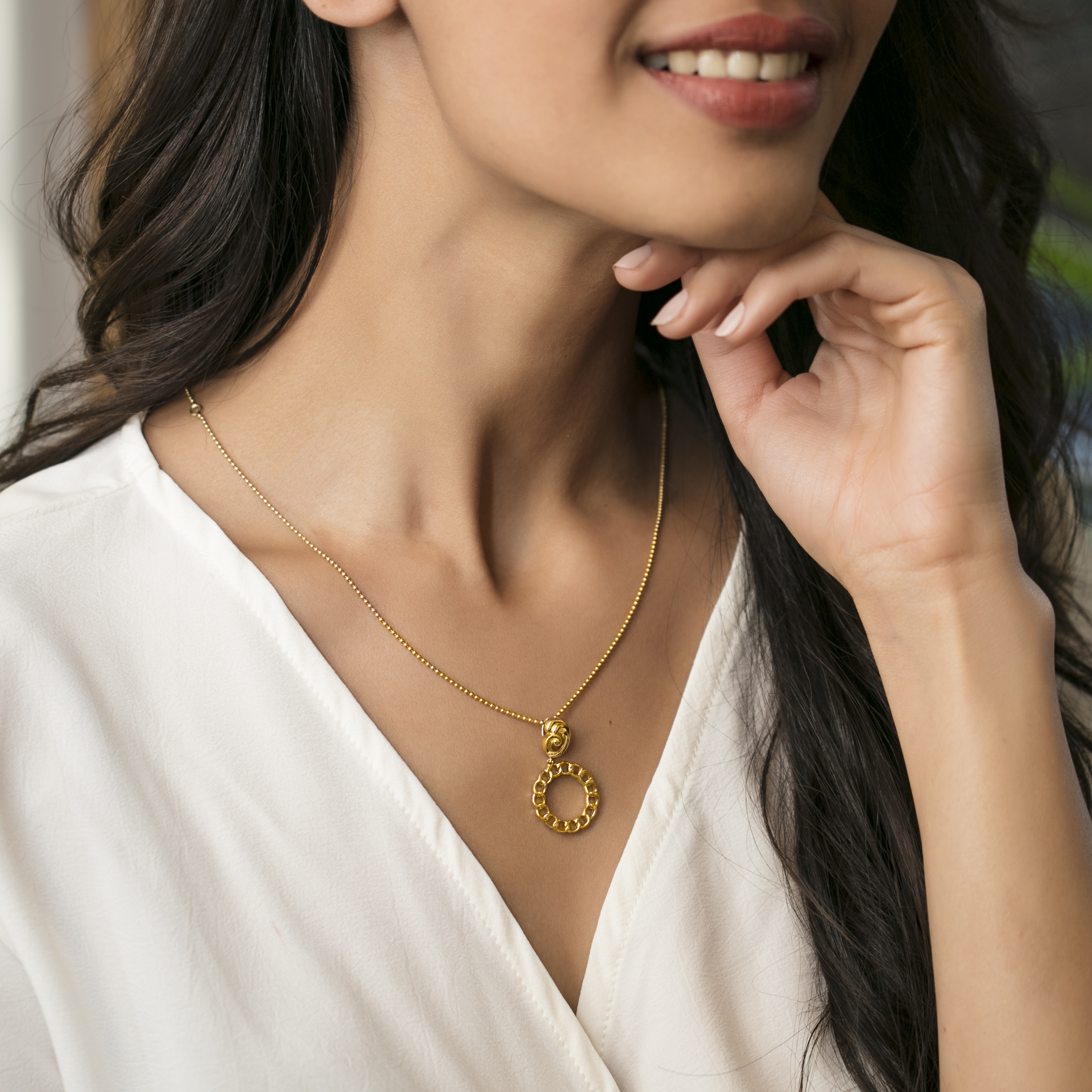 10 Gold Pendants to Pamper Yourself With! #gifting