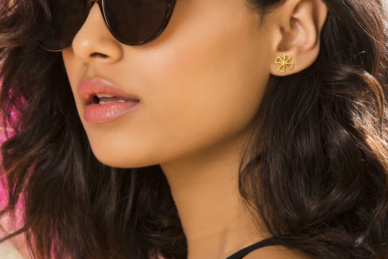 gold earrings for jeans