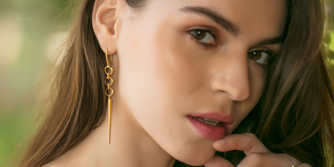 Sleek And Stylish Minimalist Gold Stud Earrings Designs - Light Weight Gold  Stud | Designer earrings, Gold earrings studs, Gold studs